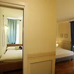 Ai Tre Cavalli Oda ve Kahvaltı 3*